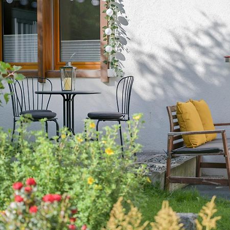 Ambassador Yellow Home Grächen Екстериор снимка