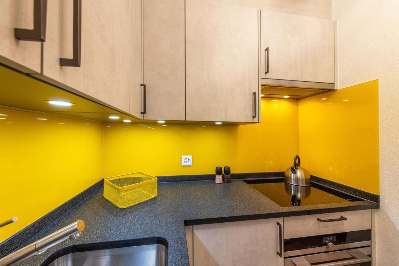 Ambassador Yellow Home Grächen Екстериор снимка