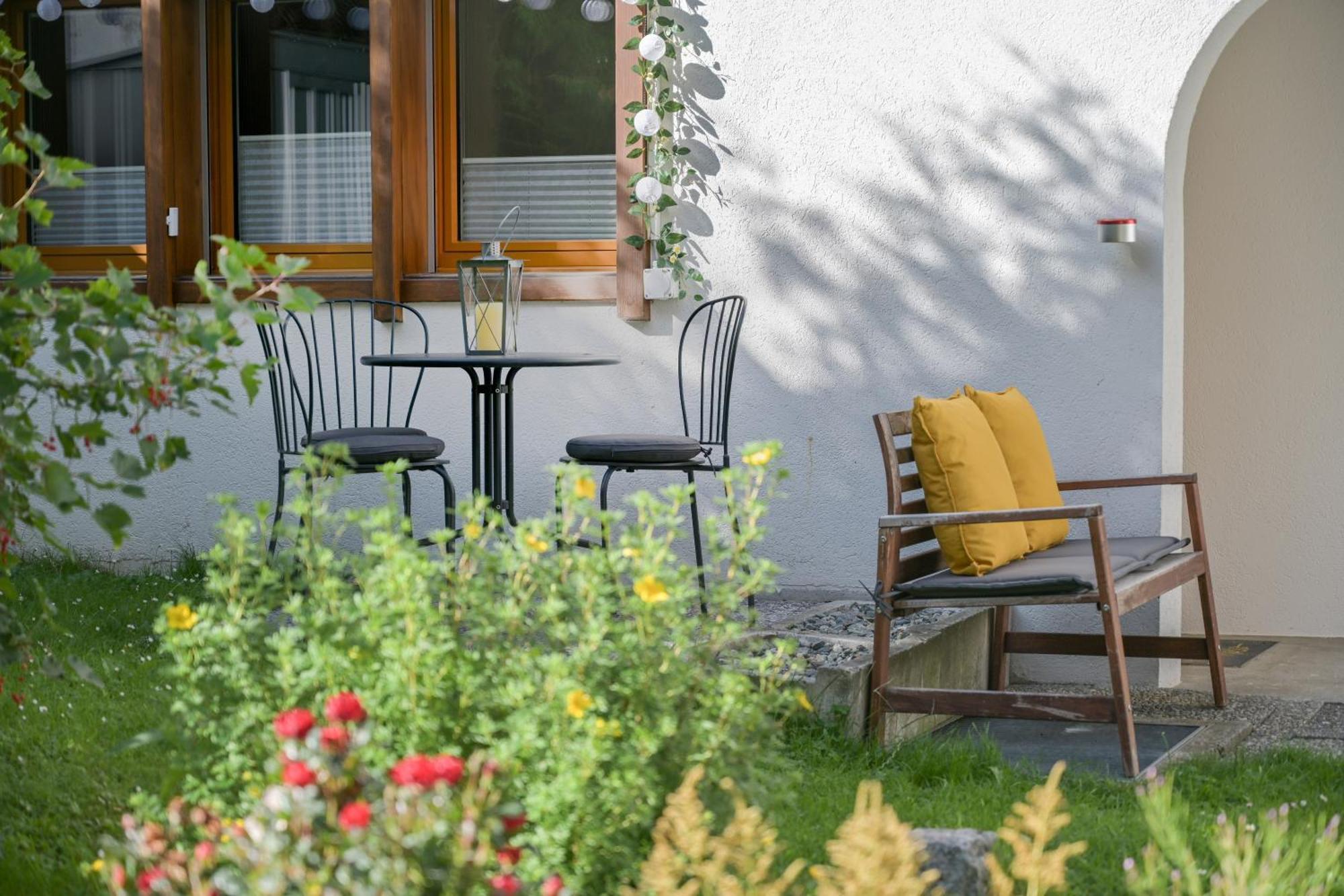 Ambassador Yellow Home Grächen Екстериор снимка